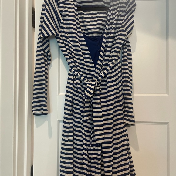 2x maternity/ nursing nightgowns with robe. - Picture 2 of 9
